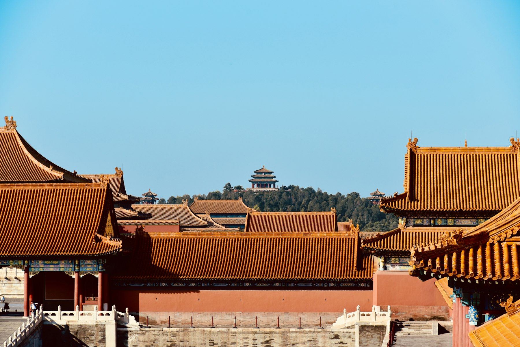 Cover image for Beijing Travel Guide for First-Time Visitors: Forbidden City, Great Wall and Hutong Life