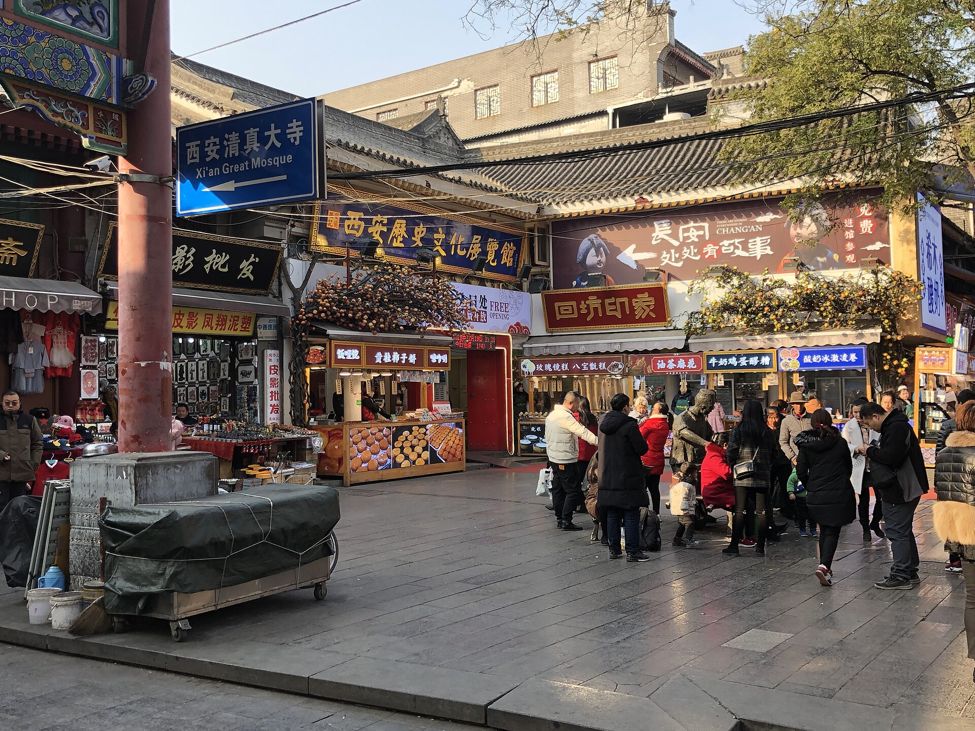 Crowds and food stalls at the entrance to Xi'an's Muslim Quarter
